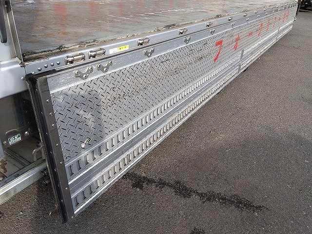 Nissan QUON 2017-09 7606944-9