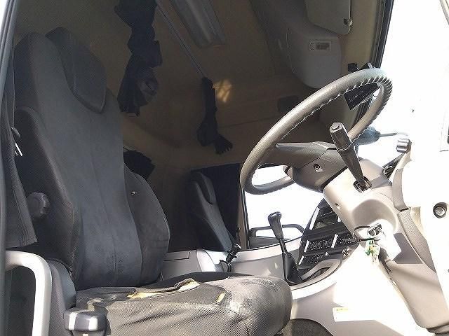 Nissan QUON 2017-09 7606944-10