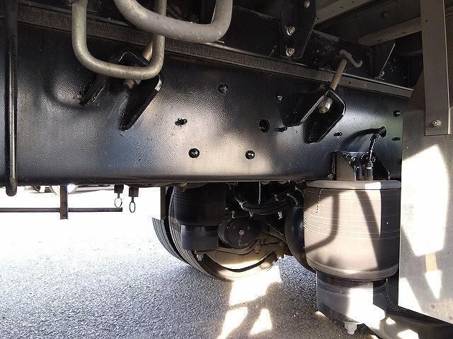 Nissan QUON 2017-09 7606944-19