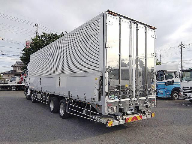 Nissan QUON 2017-09 7606944-3
