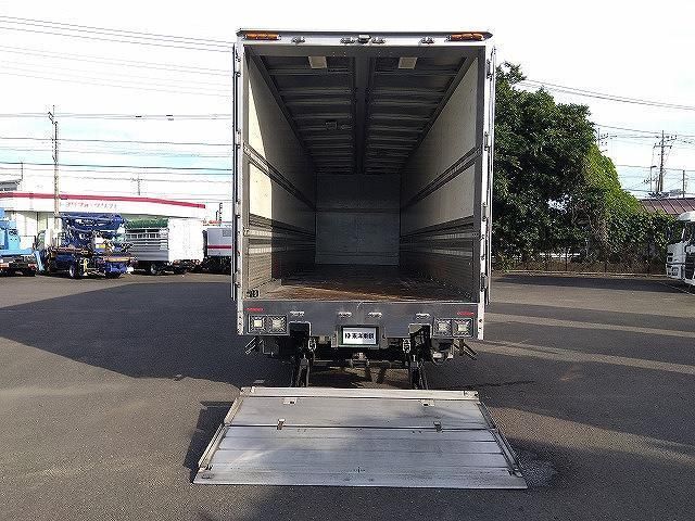 Nissan QUON 2017-09 7606944-6