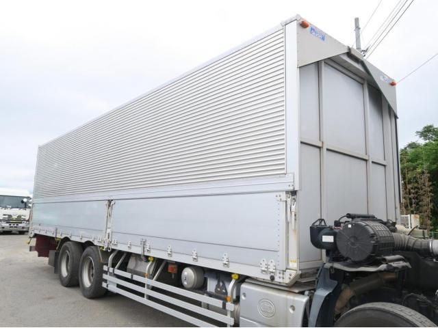 Nissan QUON 2020-06 7606940-13