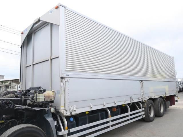 Nissan QUON 2020-06 7606940-14