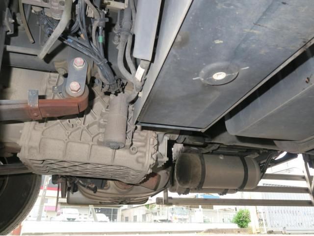 Nissan QUON 2020-06 7606940-22