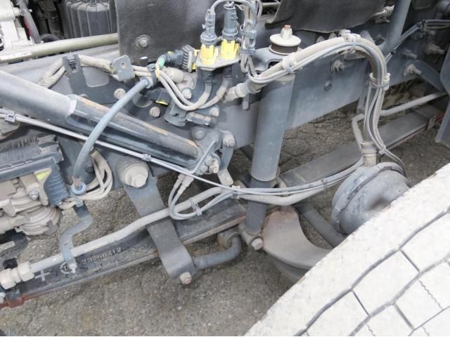 Nissan QUON 2020-06 7606940-23