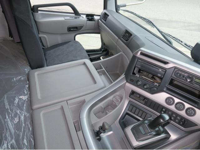 Nissan QUON 2020-06 7606940-28