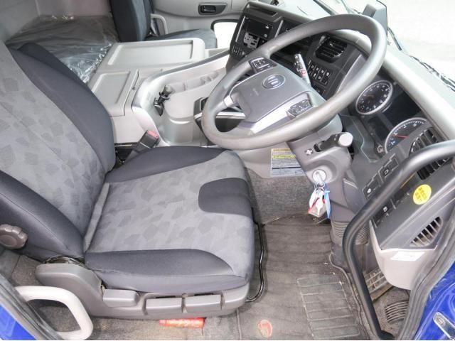 Nissan QUON 2020-06 7606940-29