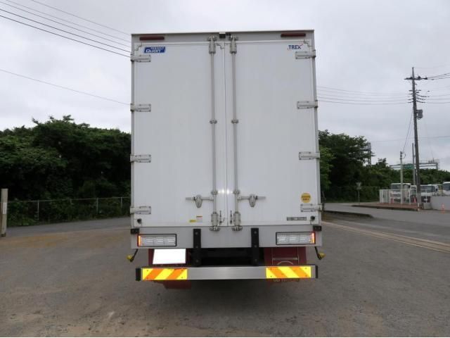 Nissan QUON 2020-06 7606940-4
