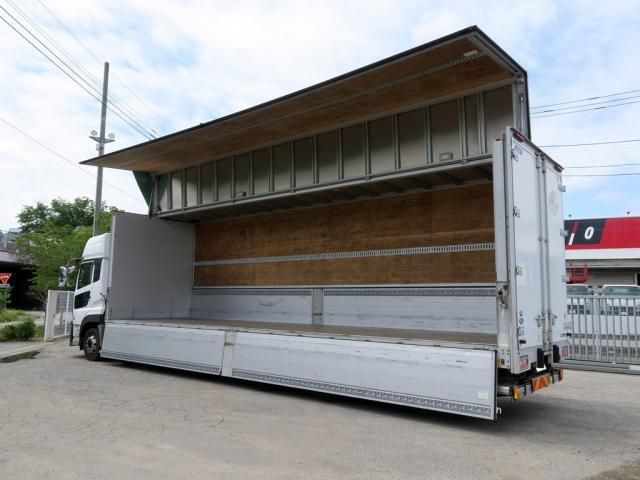 Nissan QUON 2020-09 7606937-9