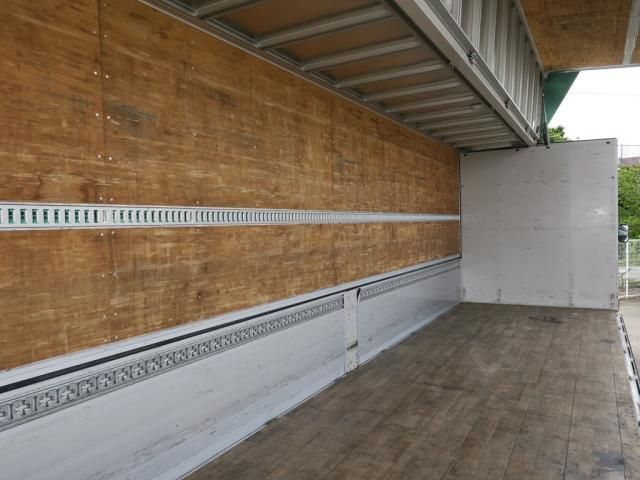 Nissan QUON 2020-09 7606937-11