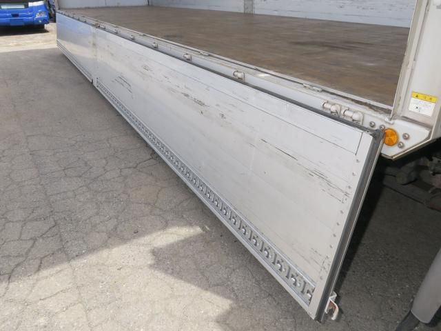 Nissan QUON 2020-09 7606937-12