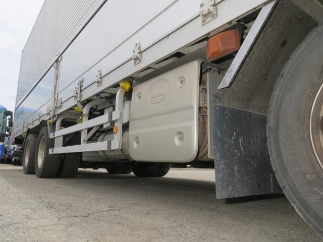 Nissan QUON 2020-09 7606937-15
