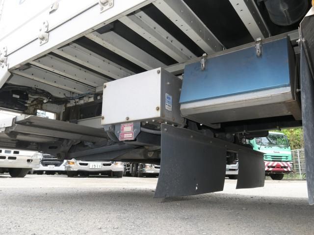 Nissan QUON 2020-09 7606937-17