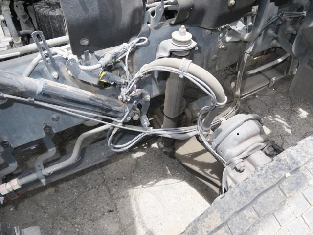 Nissan QUON 2020-09 7606937-23