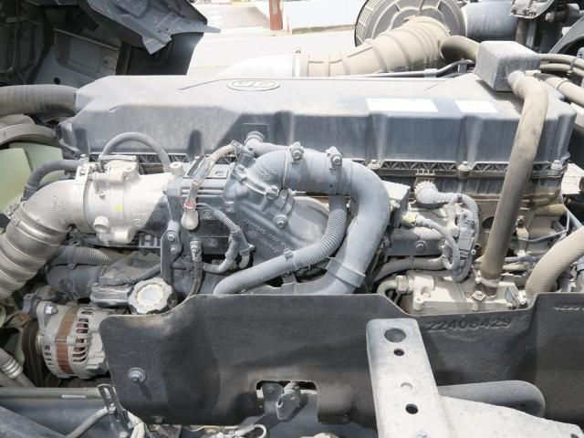 Nissan QUON 2020-09 7606937-24