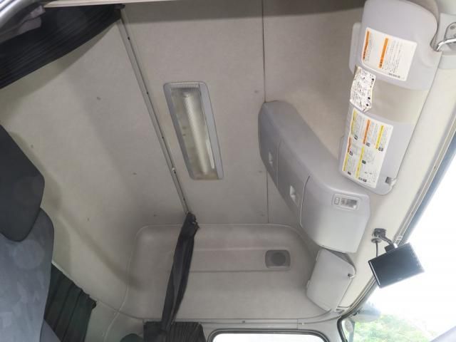 Nissan QUON 2020-09 7606937-26