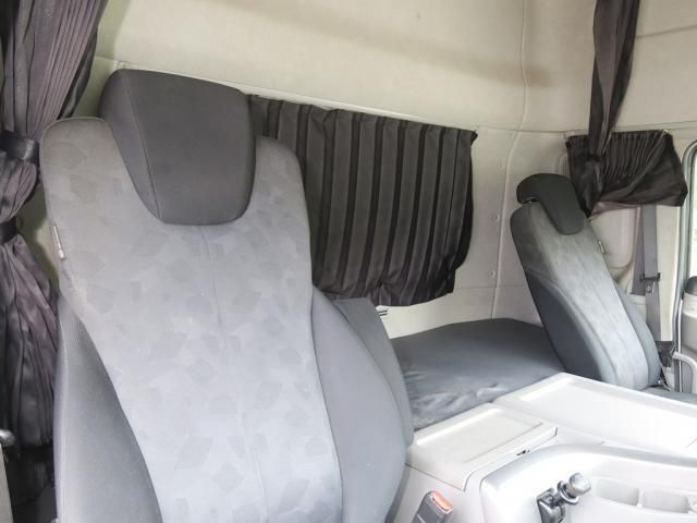 Nissan QUON 2020-09 7606937-27