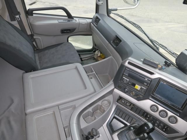 Nissan QUON 2020-09 7606937-28