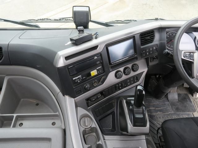 Nissan QUON 2020-09 7606937-29
