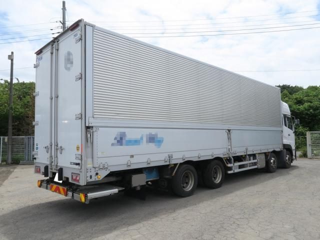 Nissan QUON 2020-09 7606937-3