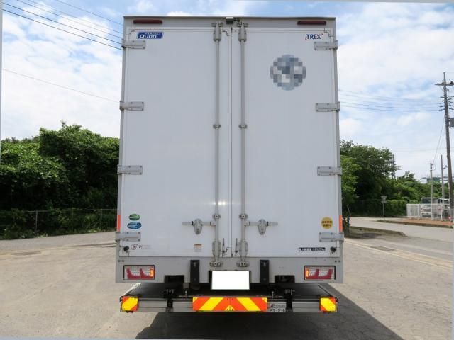 Nissan QUON 2020-09 7606937-4