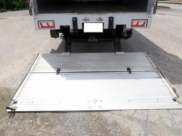 Nissan QUON 2020-09 7606937-6