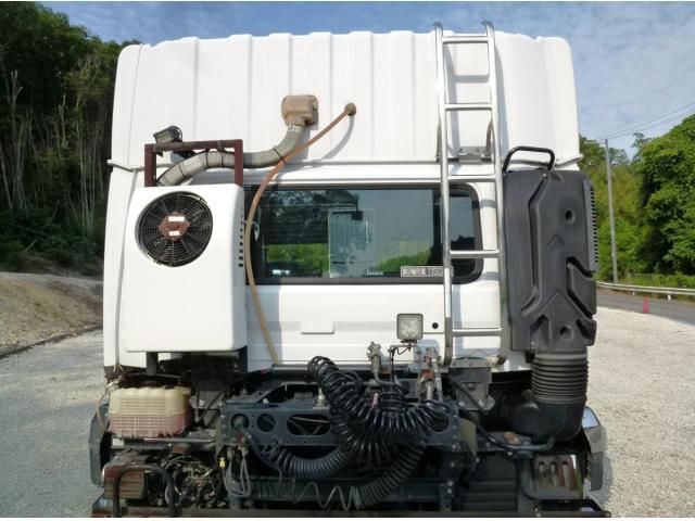 Nissan QUON 2020-12 7606943-9