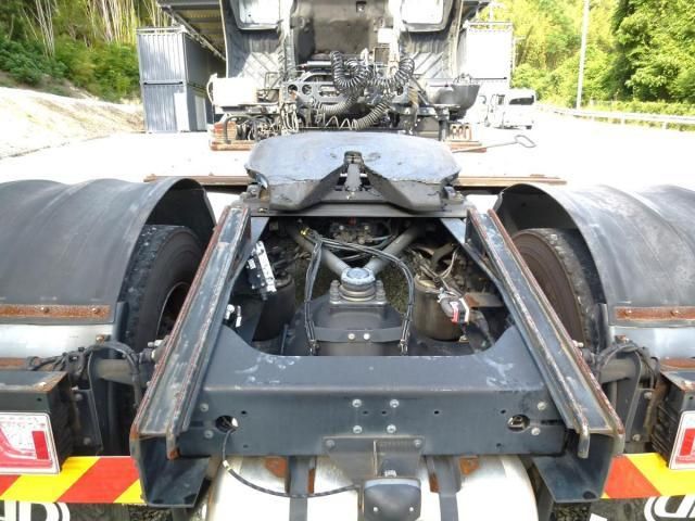 Nissan QUON 2020-12 7606943-11