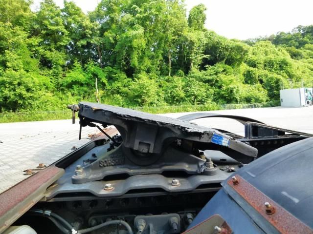 Nissan QUON 2020-12 7606943-13
