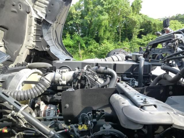 Nissan QUON 2020-12 7606943-17