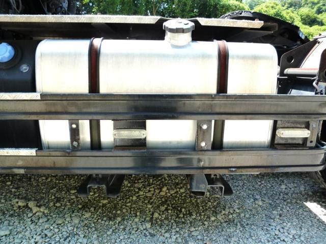 Nissan QUON 2020-12 7606943-20