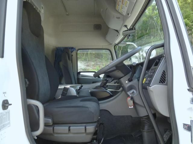 Nissan QUON 2020-12 7606943-21
