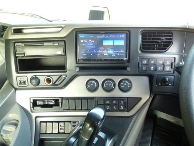 Nissan QUON 2020-12 7606943-22