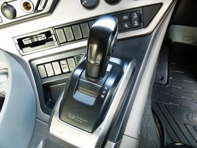 Nissan QUON 2020-12 7606943-24