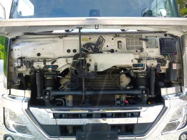 Nissan QUON 2020-12 7606943-7