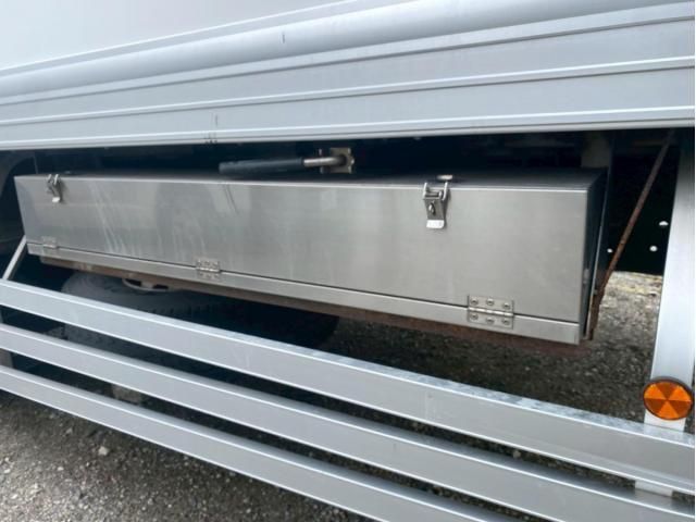 Nissan QUON 2014-12 7606945-14
