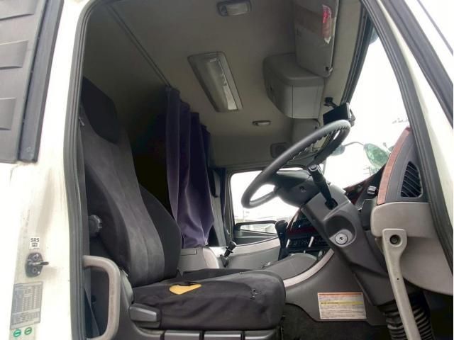 Nissan QUON 2014-12 7606945-15