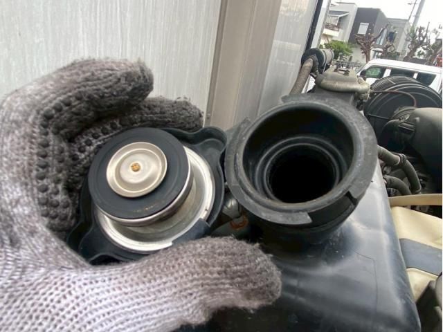 Nissan QUON 2014-12 7606945-24