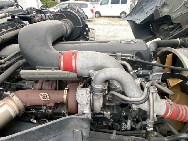 Nissan QUON 2014-12 7606945-25