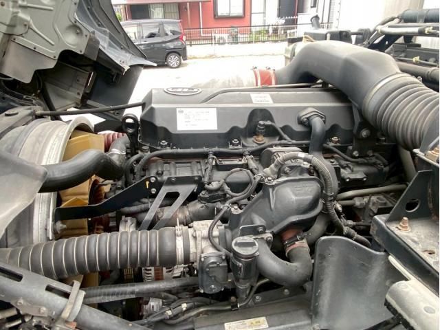 Nissan QUON 2014-12 7606945-27