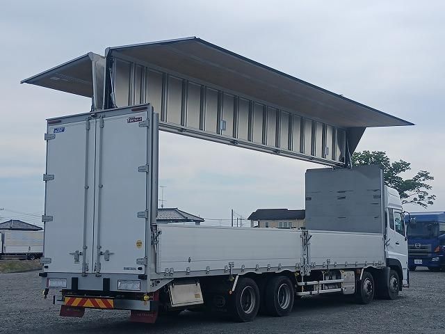Nissan QUON 2022-06 7710394-9