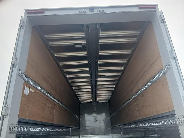 Nissan QUON 2022-06 7710394-11