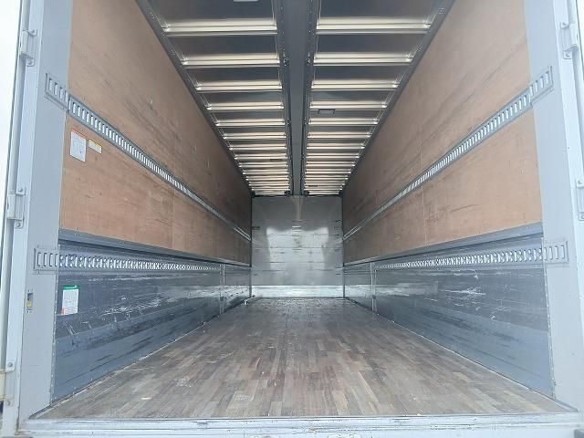 Nissan QUON 2022-06 7710394-12