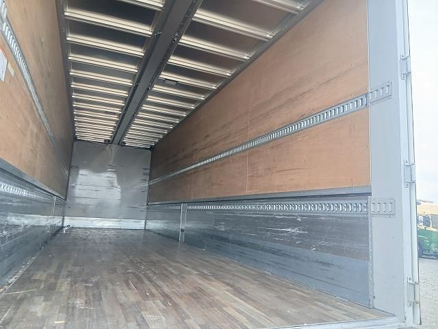 Nissan QUON 2022-06 7710394-13