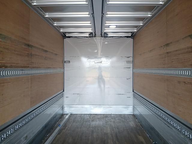 Nissan QUON 2022-06 7710394-17