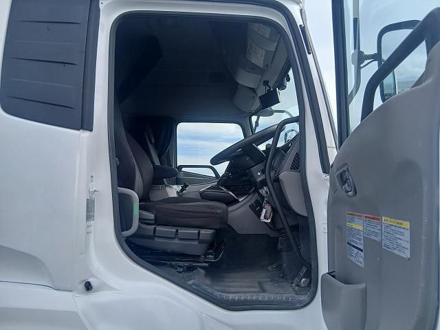 Nissan QUON 2022-06 7710394-27