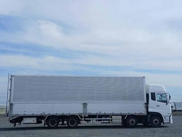 Nissan QUON 2022-06 7710394-3