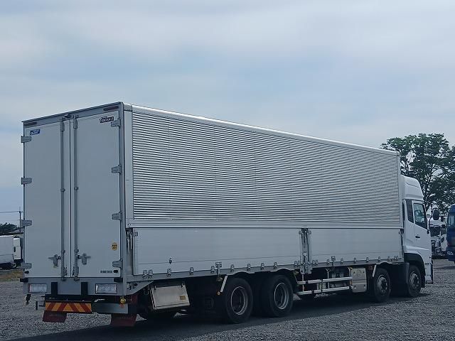 Nissan QUON 2022-06 7710394-4