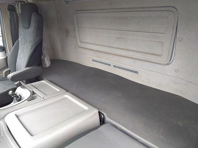 Nissan QUON 2016-04 7710405-13