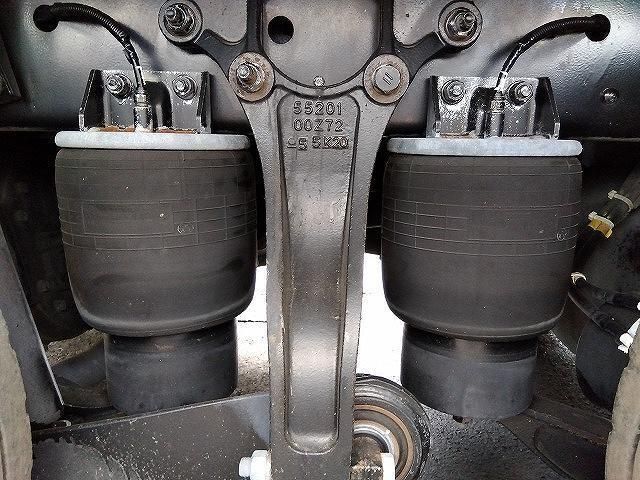 Nissan QUON 2016-04 7710405-19